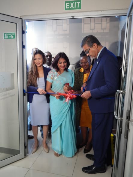 Ribbon-cutting ceremony at the entrance of the MauZen youth space